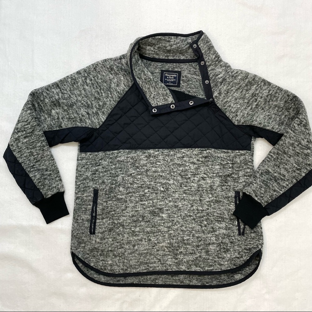 Abercrombie & Fitch heather gray fleece black quilted trim snap neckline Large